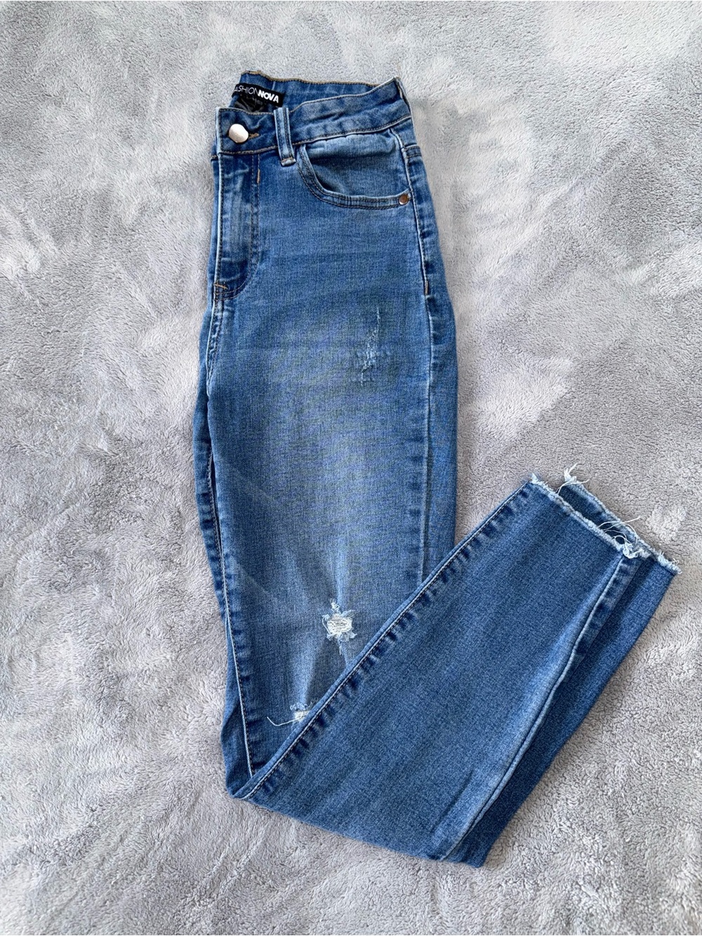 Fashion Nova Distressed Skinny Jeans Size 5 - Medium Wash Denim